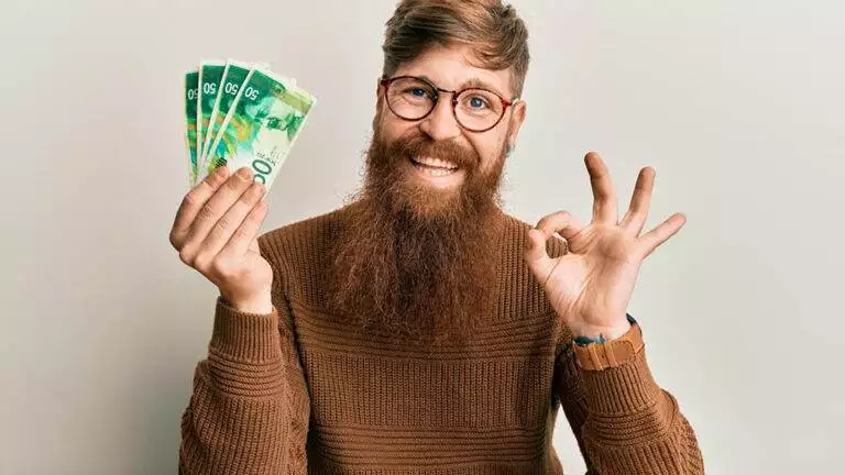 a bearded man with a beard showing his passive income.