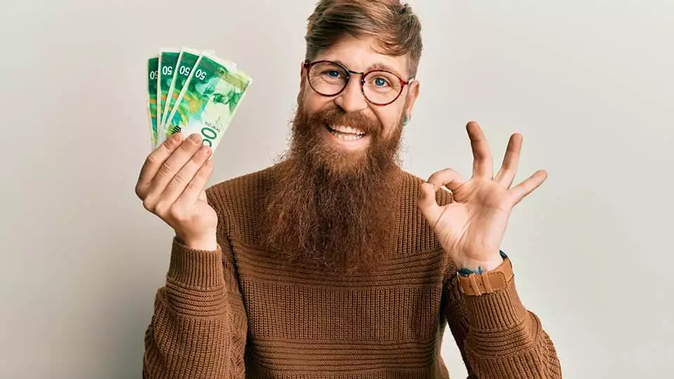 a bearded man with a beard showing his passive income.